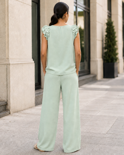 Conjunto de Top com Folhos e Calças Amplas