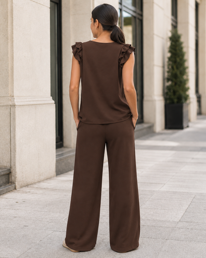 Conjunto de Top com Folhos e Calças Amplas