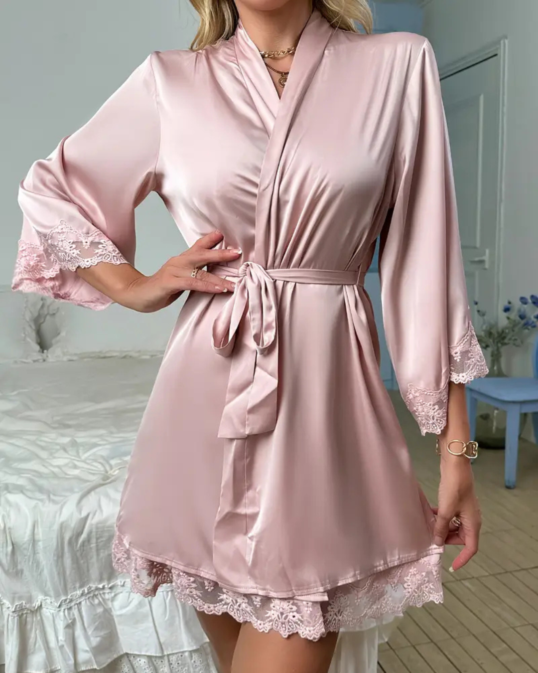 Pijama de cetim com renda para mulher®